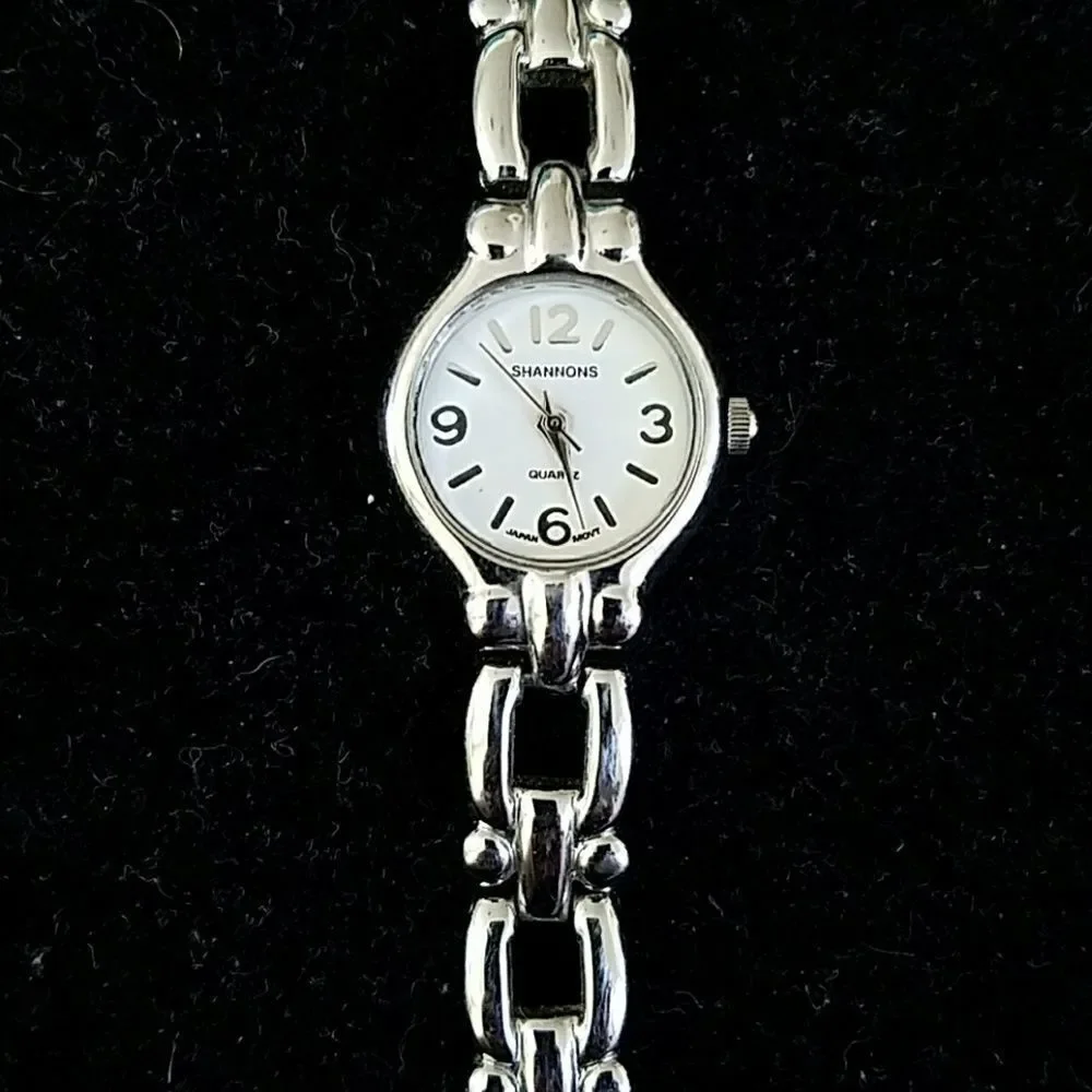 Women's Silver Tone Linked Bracelet Fashion Watch Elegant Stylish Quartz